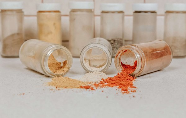 Les épices et les herbes aromatiques essentielles à avoir dans sa cuisine